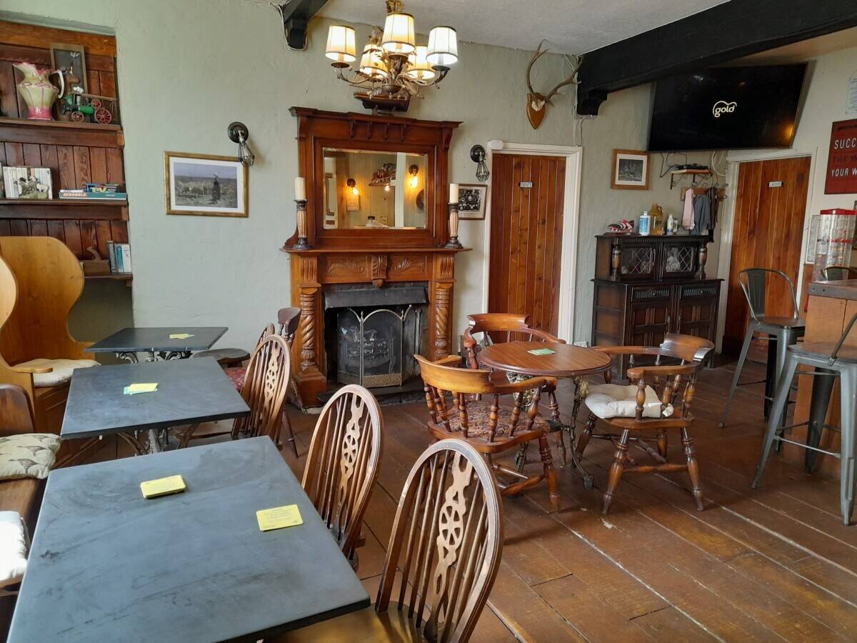 PONTYPRIDD - CHARMING VILLAGE PUB WITH OUTSTANDING VIEWS OF SURROUNDING VALLEYS Photo 7