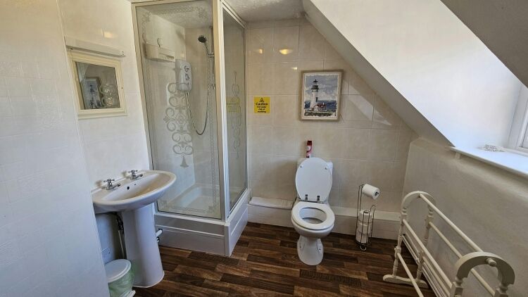 Highly Rated 9 Bedroom B&B Enjoying An Unrivalled Sea Facing Position With Self-Contained 2 Bedroom Owners Maisonette Photo 7