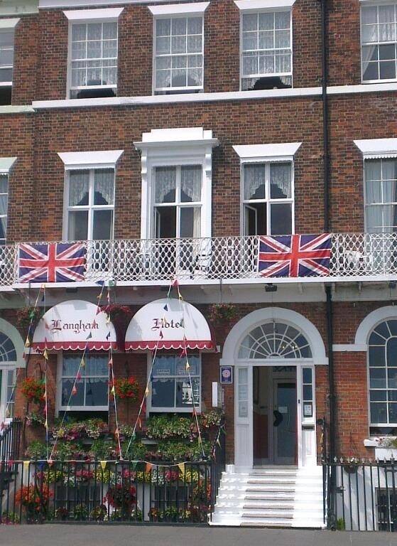 Lucrative Traditional Small Hotel with Sea Views Weymouth Photo 7
