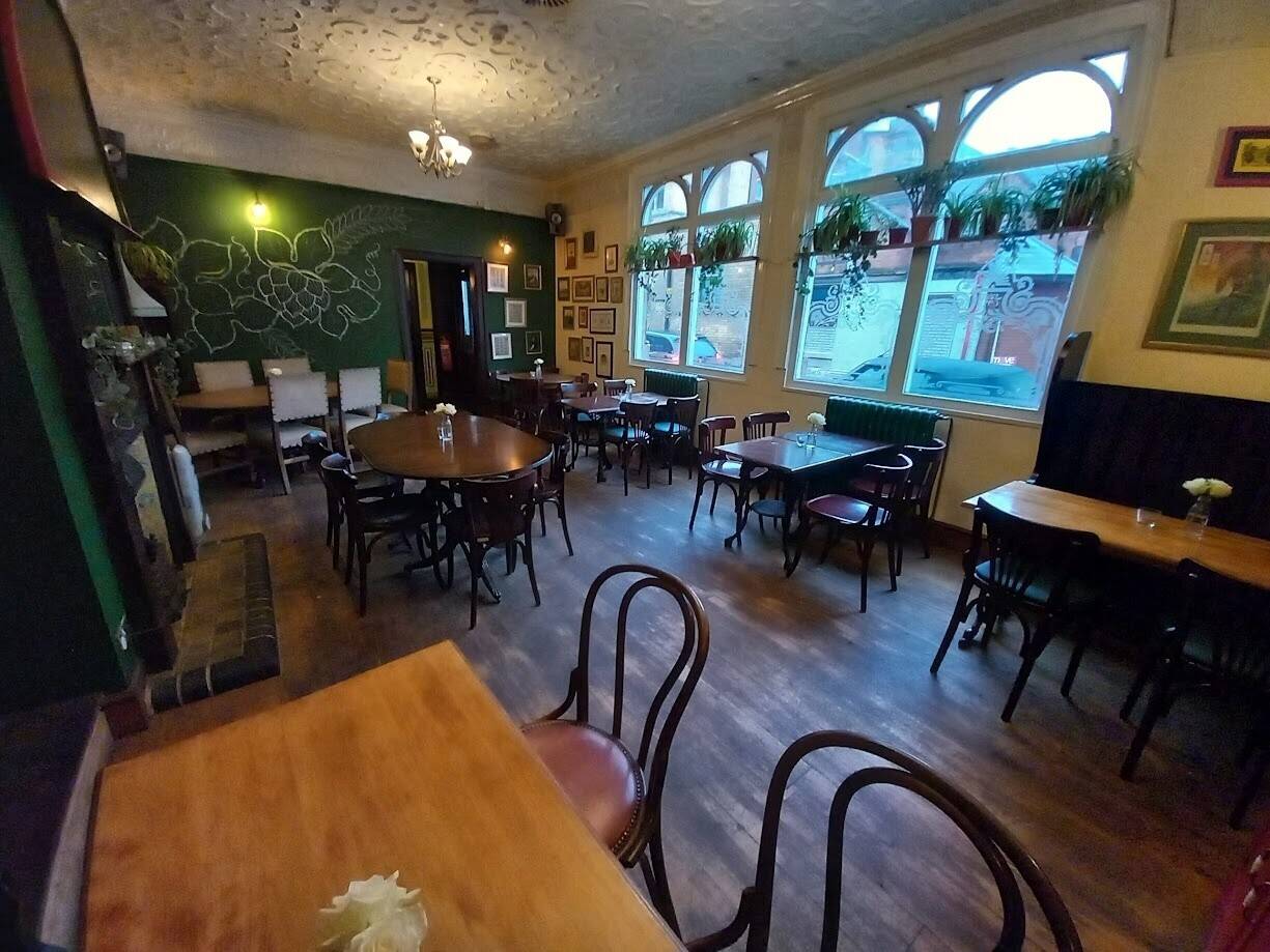 WORCESTER CITY CENTRE - HISTORIC LISTED VICTORIAN PUBLIC HOUSE