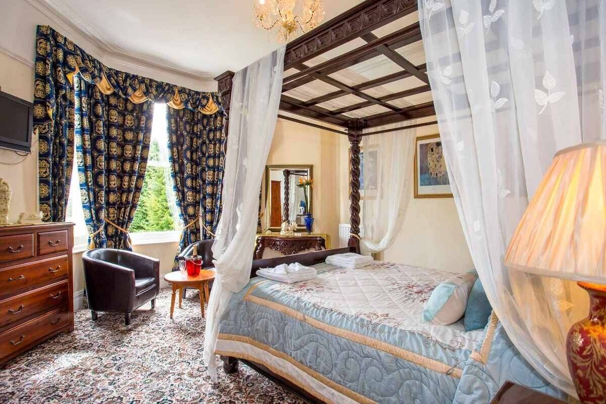 An Elegant Victorian Guest House with 18 Bedrooms Photo 7