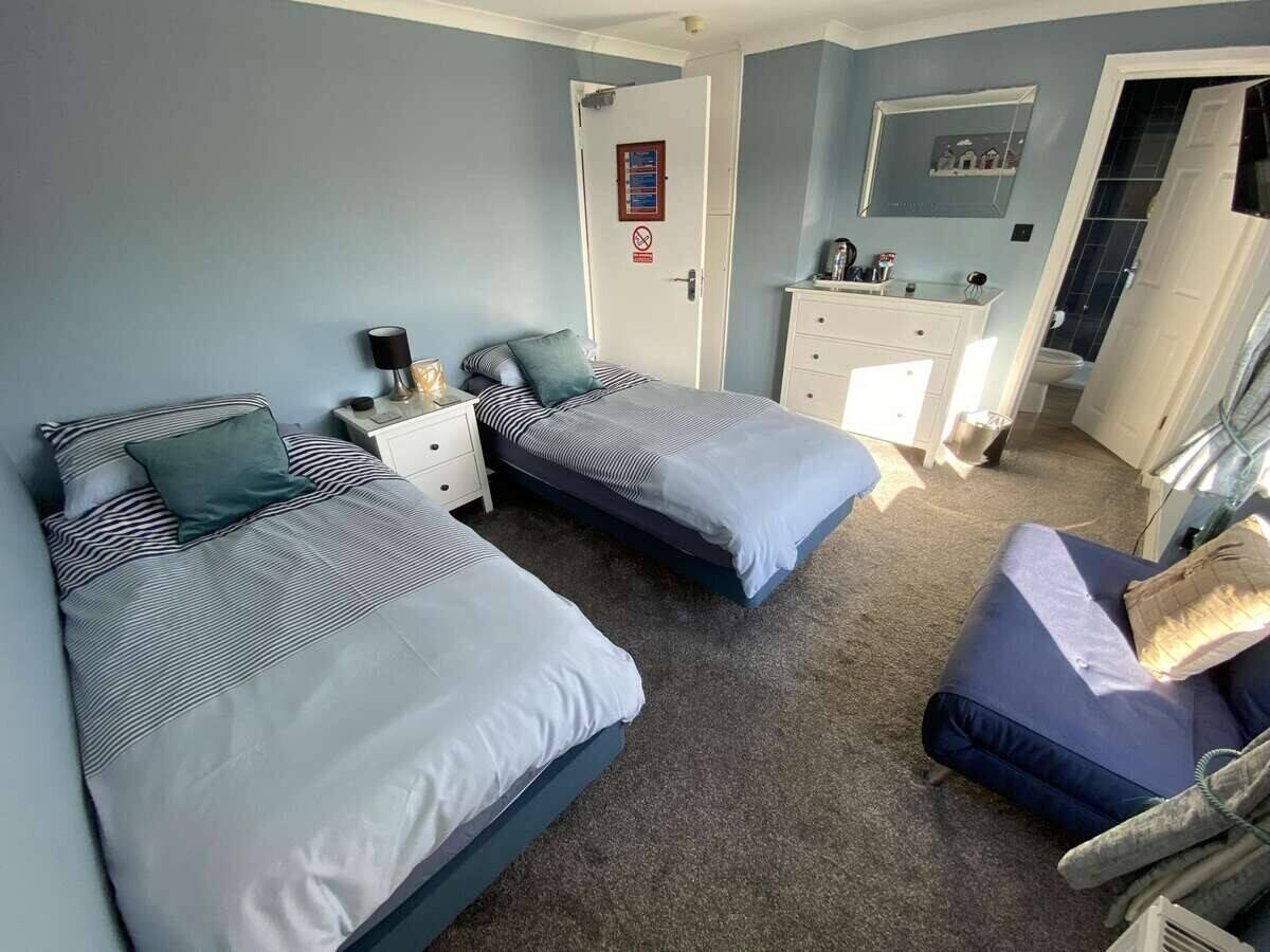 A BEAUTIFULLY-PRESENTED GUEST HOUSE  IN POPULAR SEASIDE VILLAGE OF DYMCHURCH Photo 7