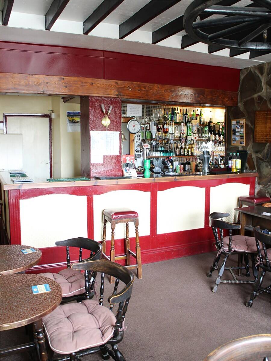 CARMARTHENSHIRE - SUBSTANTIAL VILLAGE PUBLIC HOUSE & RESTAURANT Photo 7
