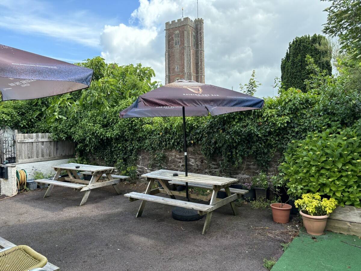 SOMERSET - TRADITIONAL WET LED VILLAGE PUBLIC HOUSE Photo 7