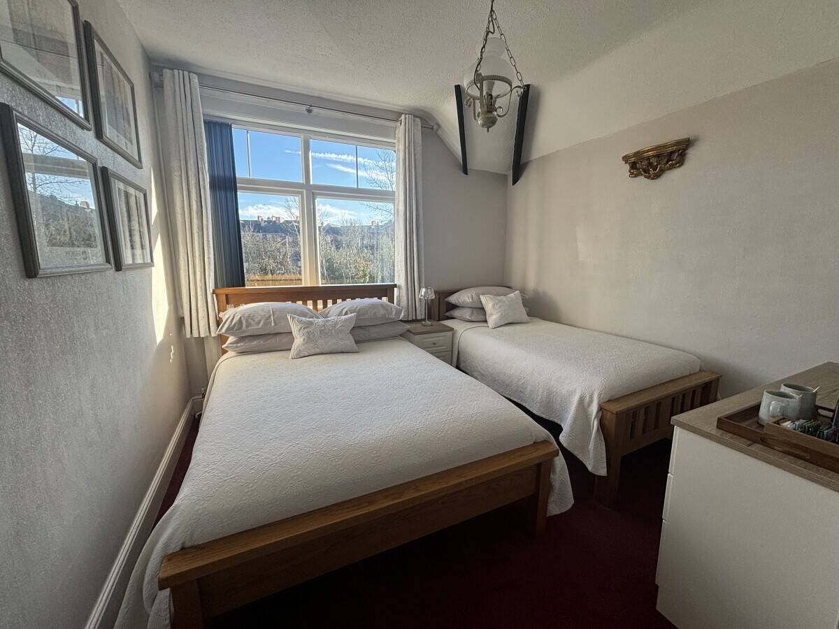 MID WALES - WELL APPOINTED WALES TOURIST BOARD 4* GUEST HOUSE