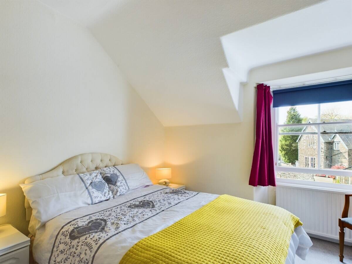 A substantial and traditional Lakeland Victorian property. Well proportioned seven bedroom property Photo 7