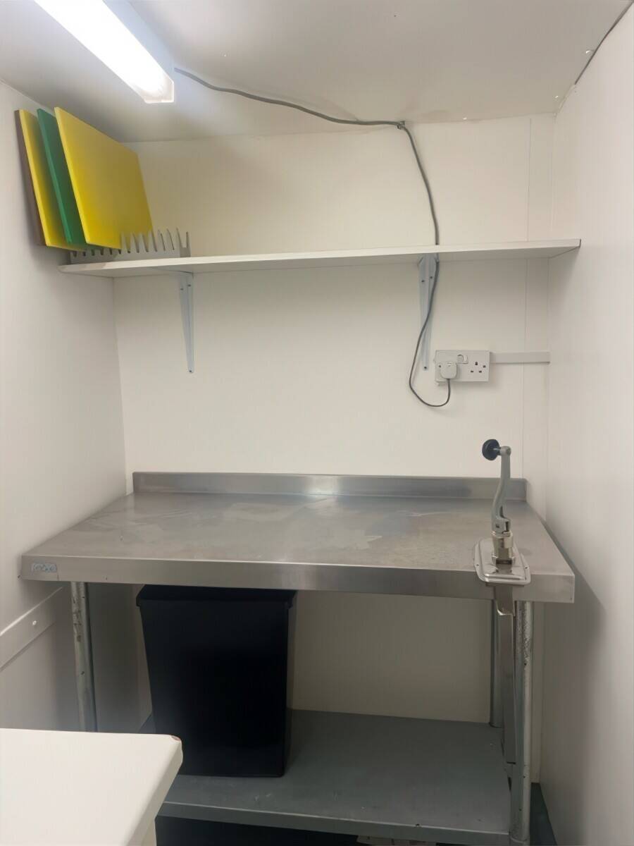 Modern Fully equipped cafe in Burton on Trent. OPEN TO ANY OFFERS!