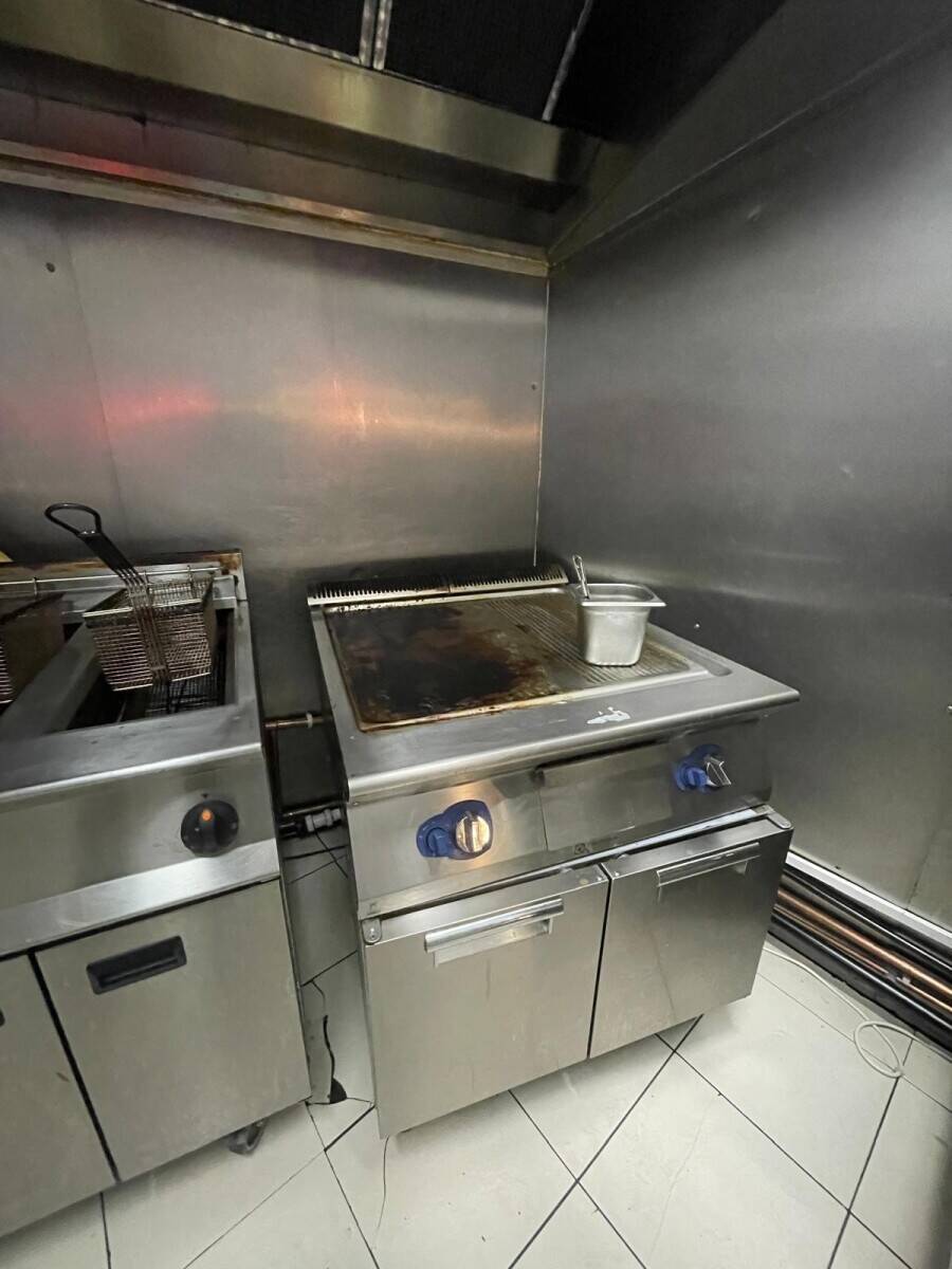 Gourmet wing and burger shop - Shoreditch Central London Photo 7