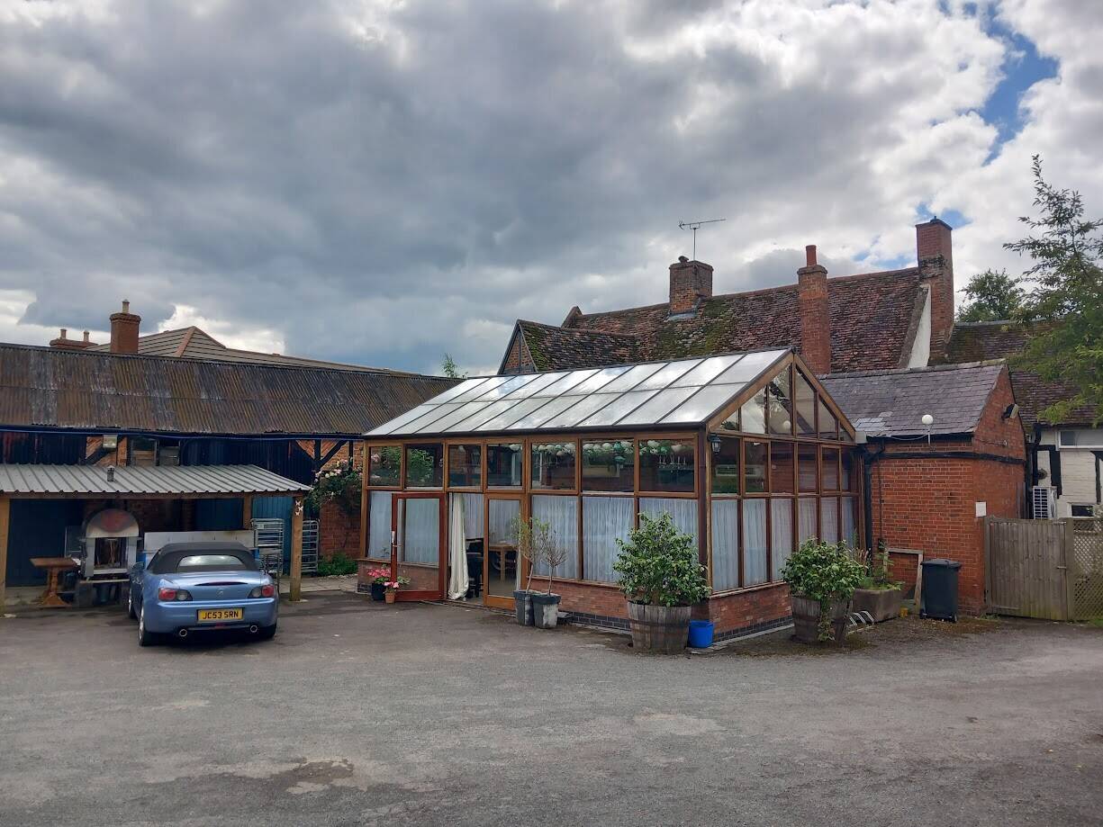 WARWICKSHIRE - CHARACTER FREEHOUSE Photo 7