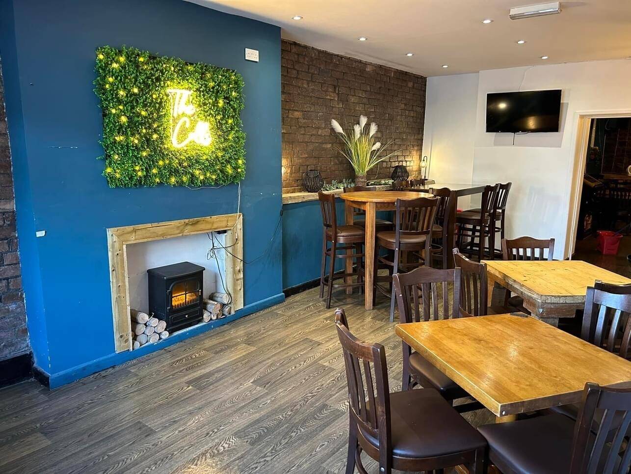 Pub/Bar with late license for sale