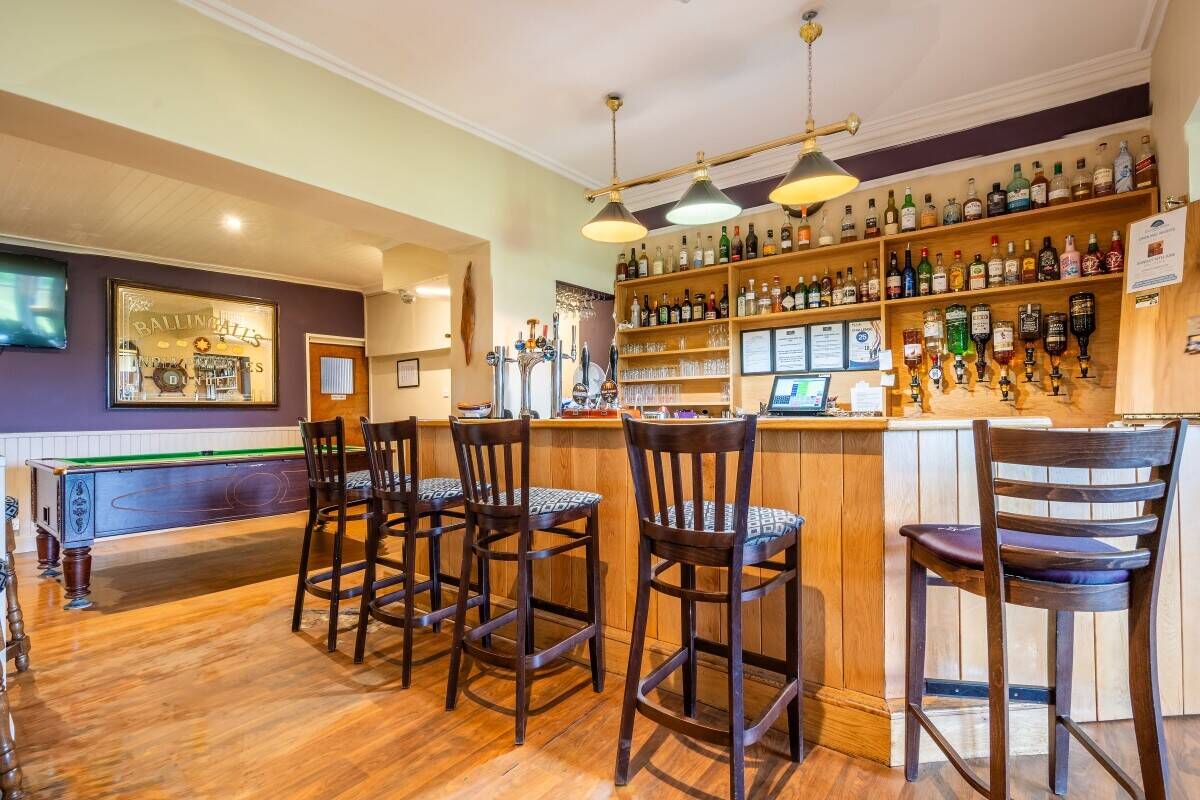 Impressive 8 Bedroom Country House Hotel on the Banks of Loch Shiel Photo 7
