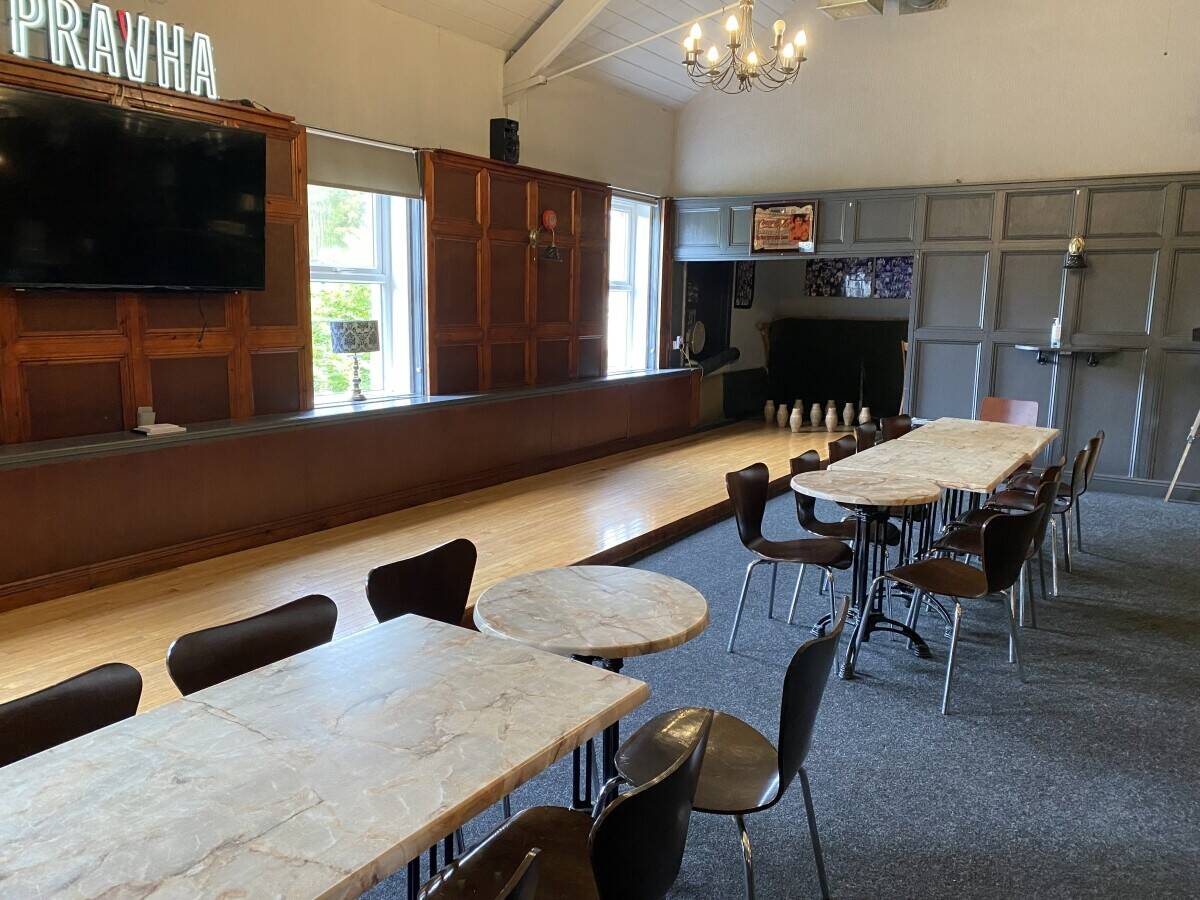 SOMERSET - STYLISH TOWN CENTRE FREEHOUSE