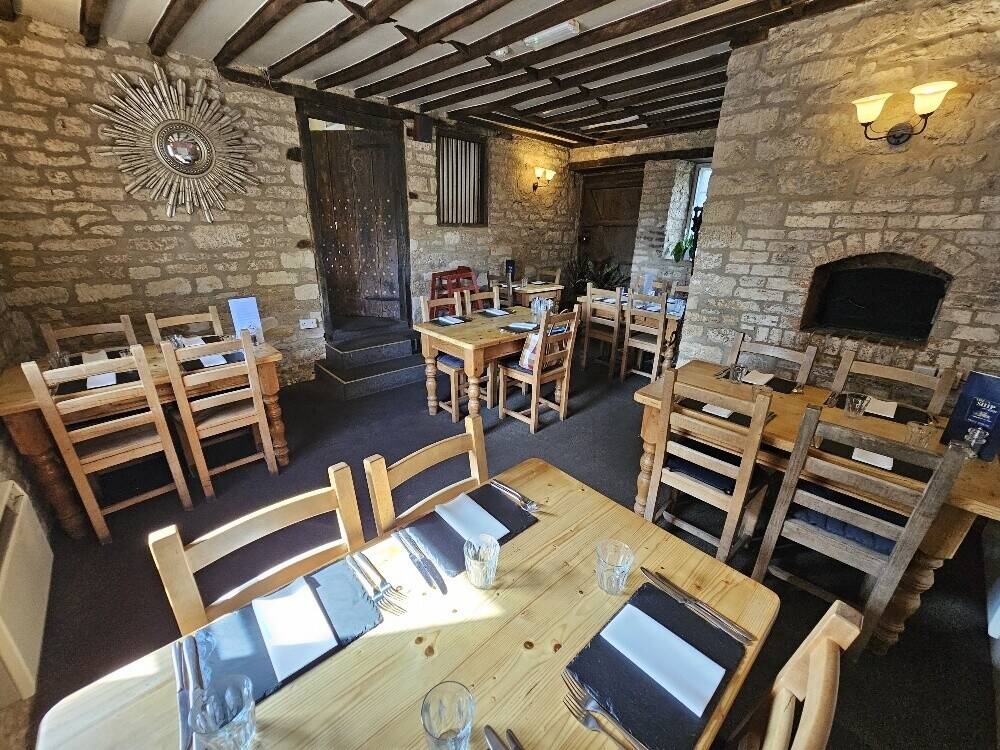 Impressive Dorset Village Inn With Up To 6 Ensuite Letting Rooms & 4 Bedroom Owners Accommodation Photo 7
