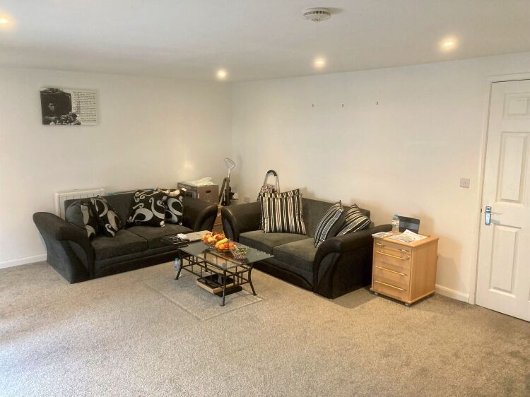 FREEHOLD INVESTMENT PROPERTY OPPORTUNITY with EMPTY RETAIL/SHOWROOM PREMISES
