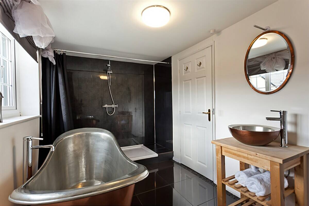 CUMBRIA - LUXURY 8 BEDROOM GUEST HOUSE LOCATED IN THE WESTERN LAKES