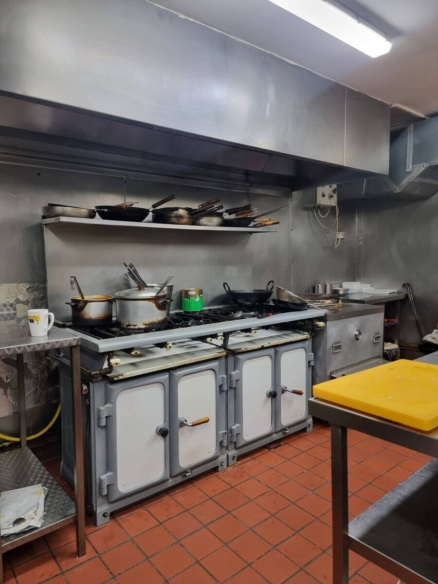 Indian Takeaway located in the central location of Grove Park Quick Sale Photo 7