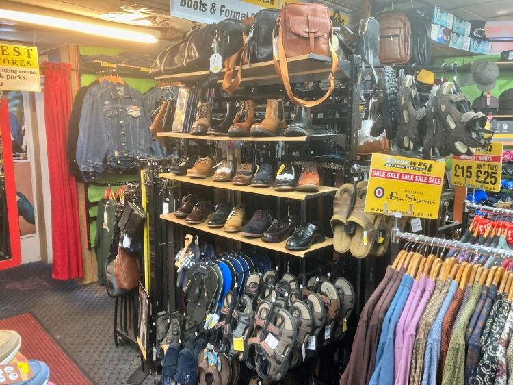 BRANDED CLOTHING & ACCESSORIES RETAIL OUTLET