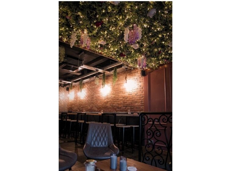 Popular & Established Cocktail Bar For Sale Photo 7