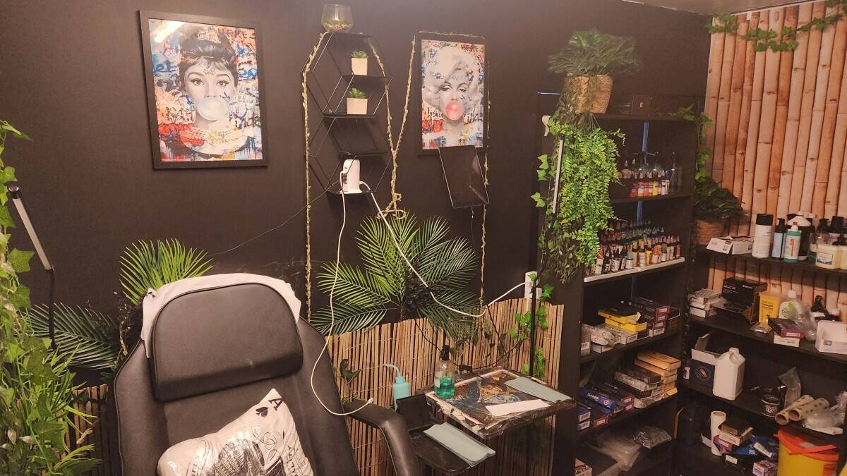 Newark on trent established tattoo studio  Photo 7