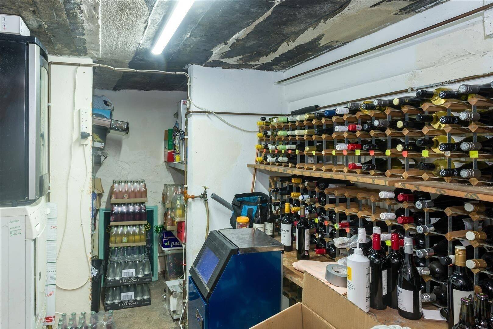 3 floor accommodation & thriving Chinese restaurant near the centre of Louth, Lincolnshire.