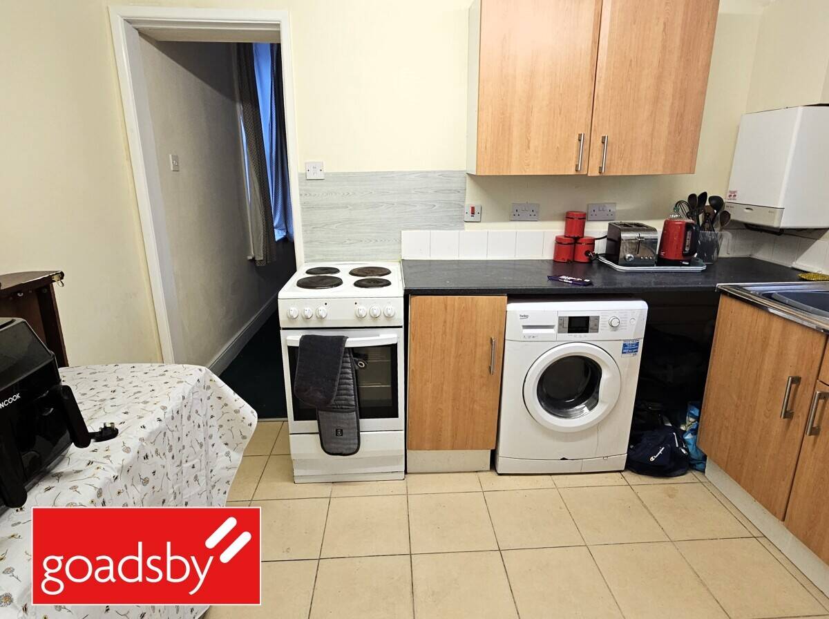 Established HMO Well Located Between Shops & Seafront