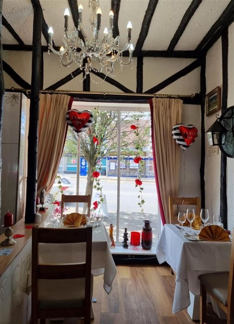 LICENSED RESTAURANT WITH PRIVATE APARTMENT SOUTH  BEDFORDSHIRE