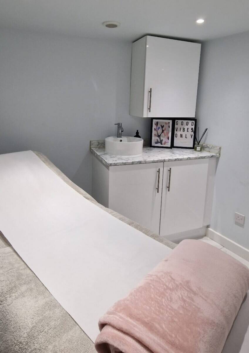 Nail and Beauty Salon in High Street Balham, London Photo 7