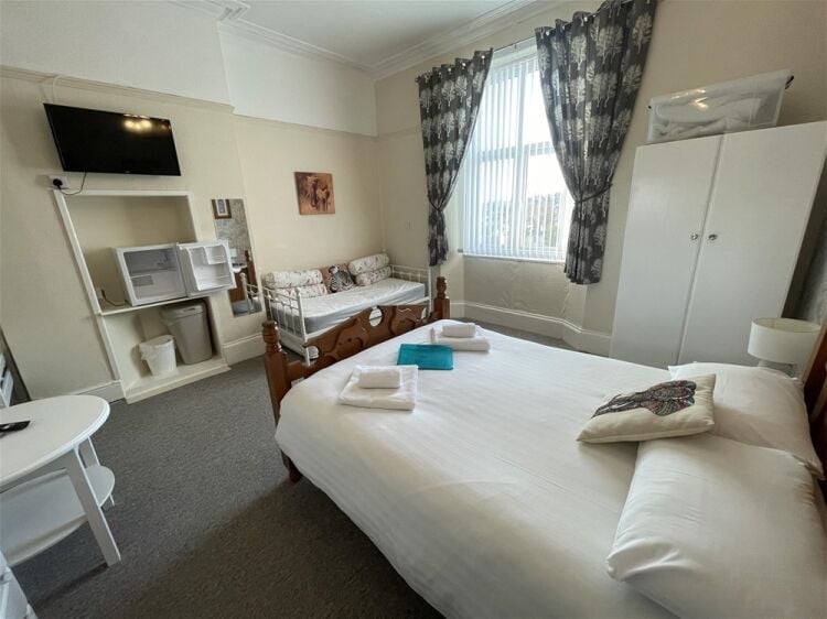 Impressive and Highly Rated Victorian Guest House For Sale in Torquay Photo 7