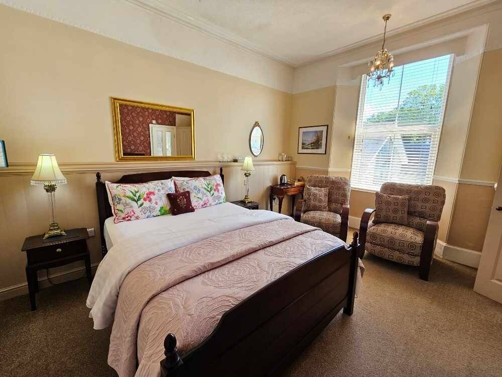 A Luxurious 7 Bedroom Guest House for sale Photo 7