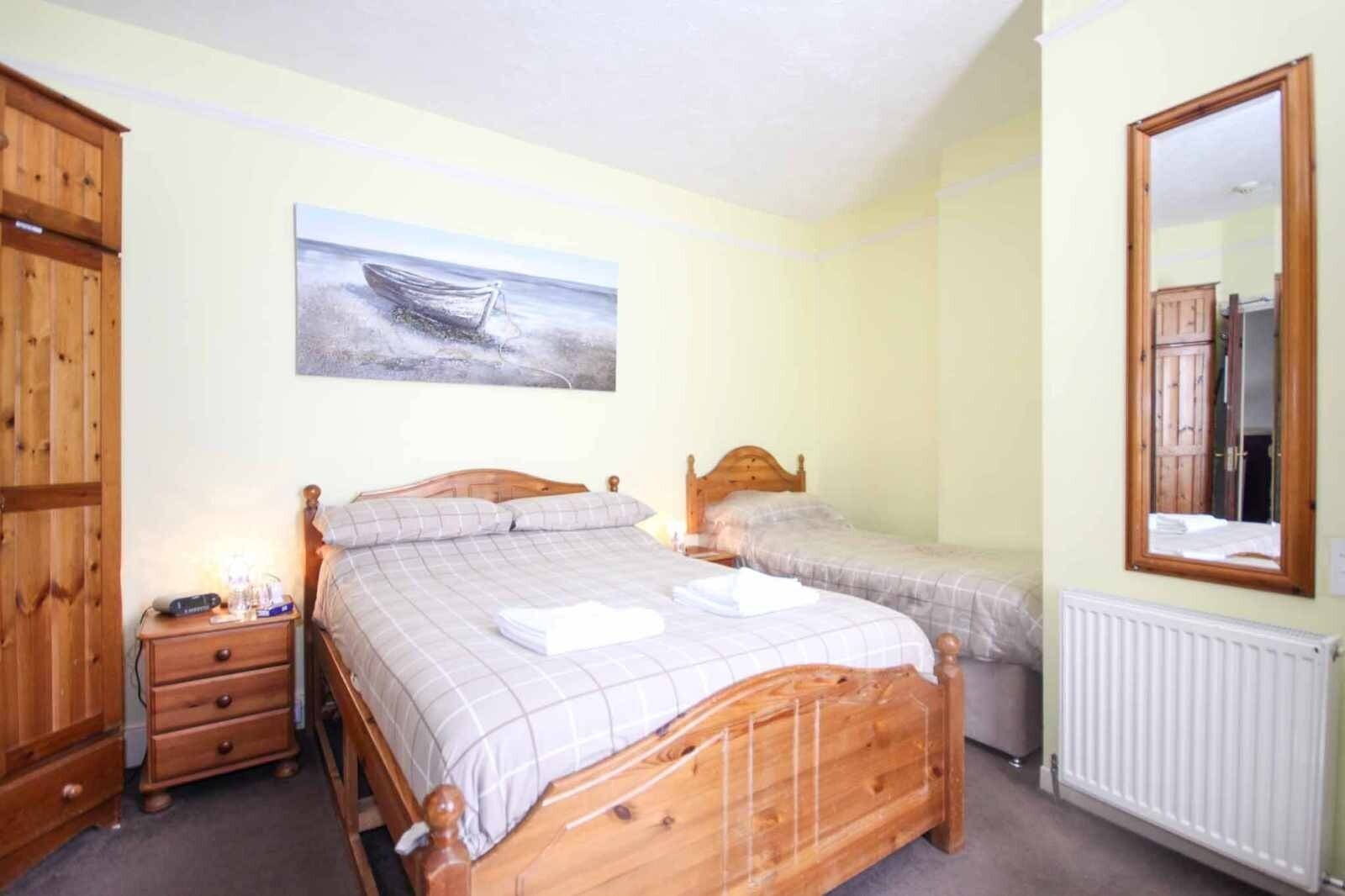 An Ideally Located 7/8 Bedroom Guesthouse For Sale