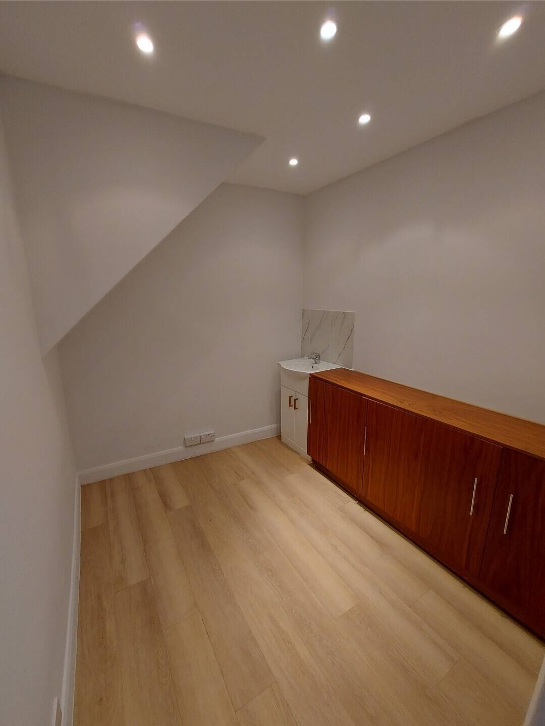 Well developed Barber shop for sale in Chase Side Enfield