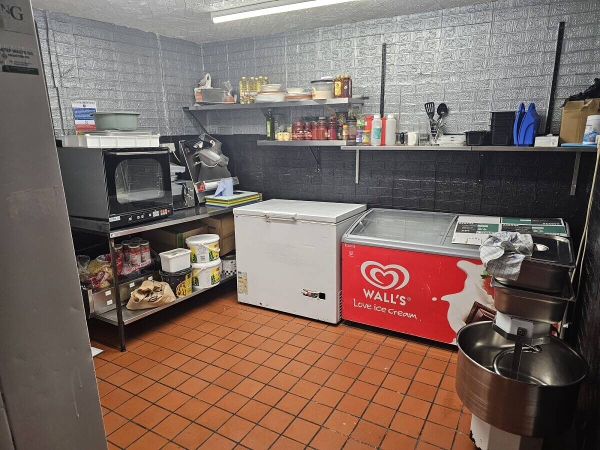 MODERN PIZZA / KEBAB TAKEAWAY