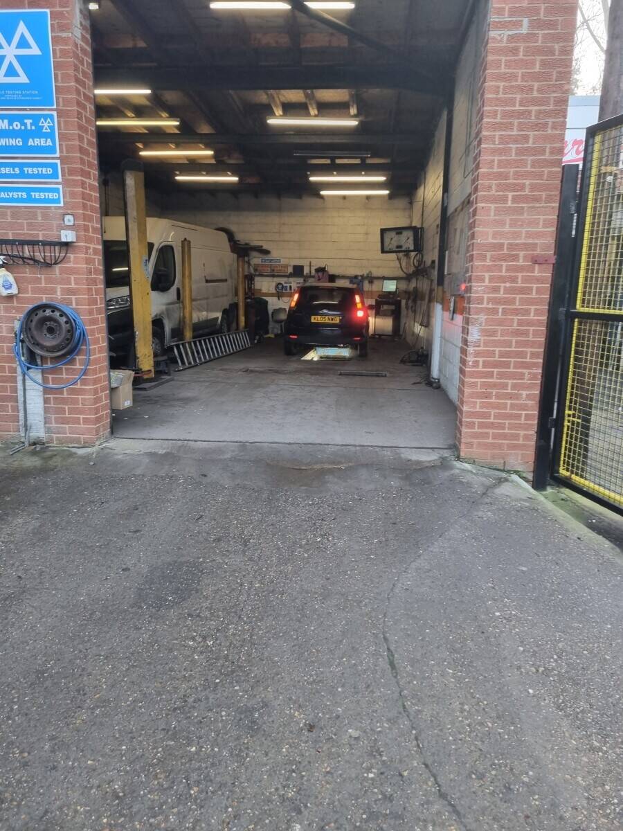 Busy Garage mot Centre for Sale in Wombell Barnsley South Yorkshire