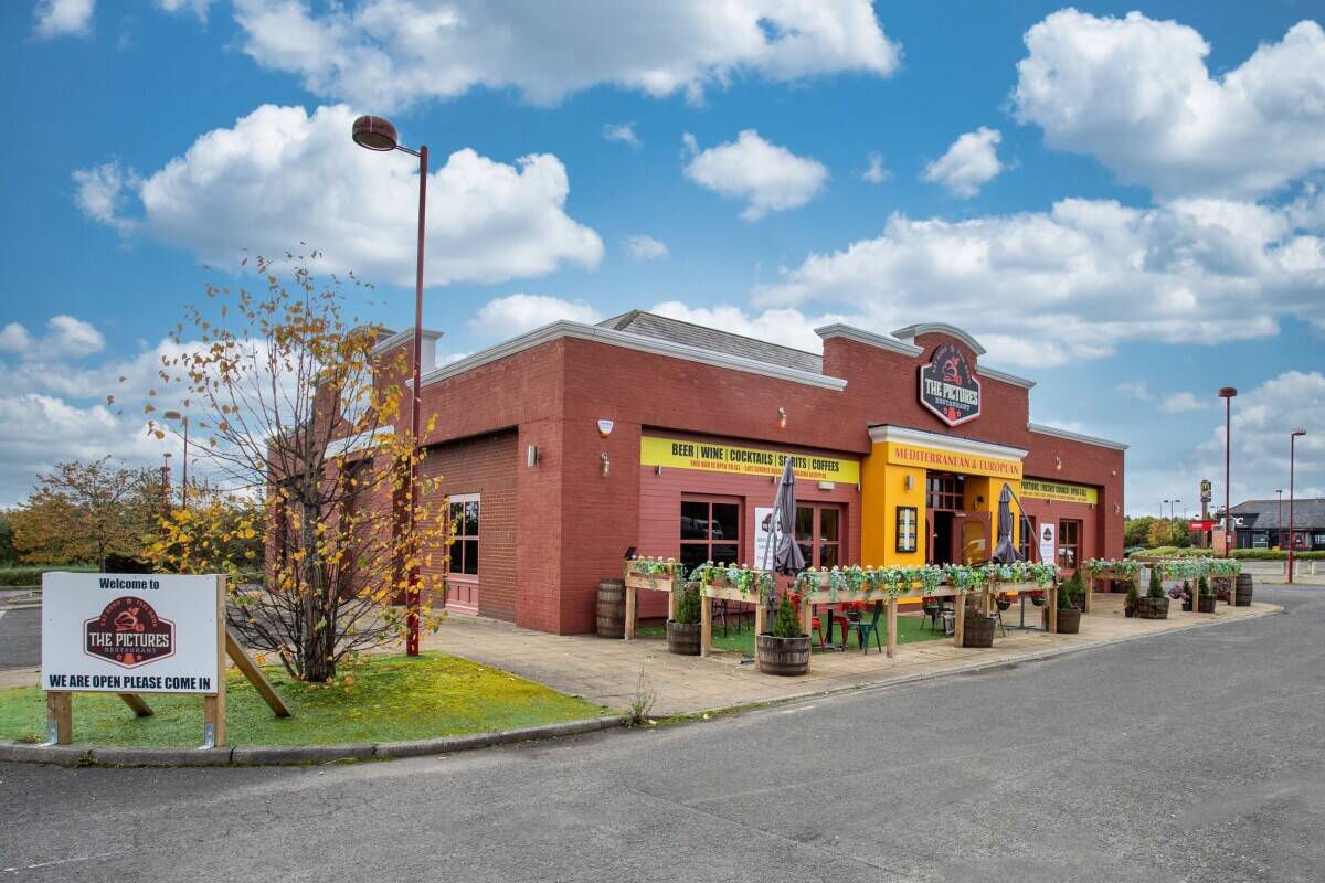 Licensed bar and restaurant business for sale in the established Showcase Leisure Park