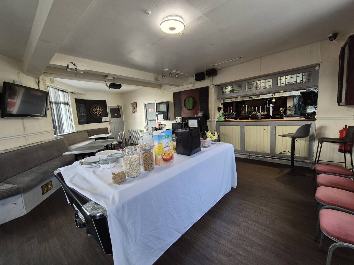 GREATER MANCHESTER - WET-LED COMMUNITY PUB WITH NINE LETTING ROOMS Photo 7