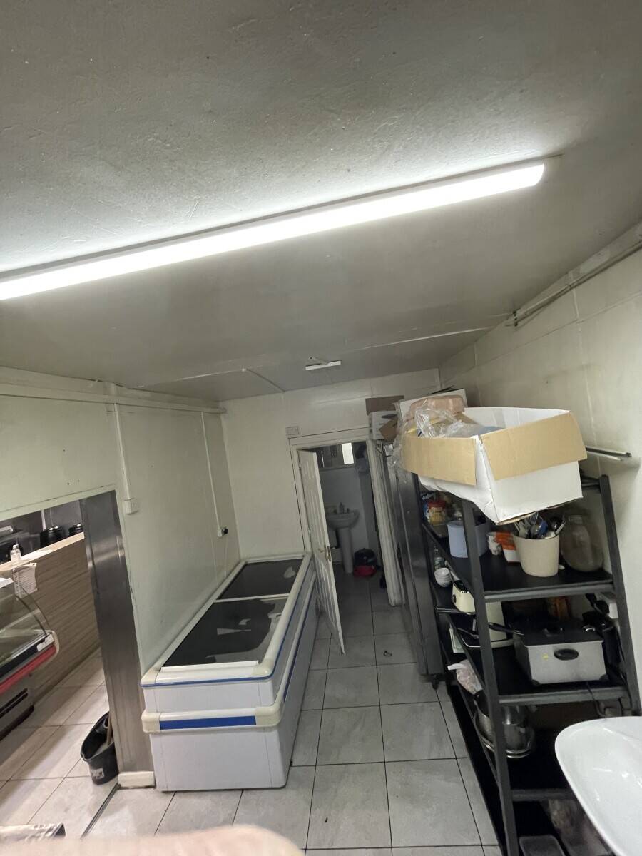 Take away restaurant in Coventry for sell with parking space and all-inclusive