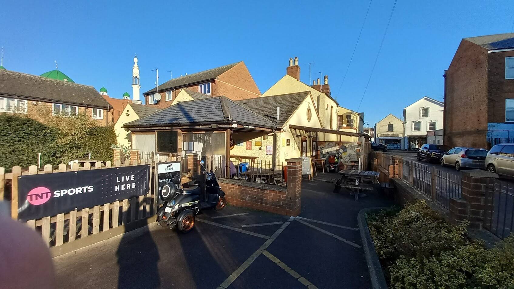 GLOUCESTER CITY- HIGH TRADING FREEHOUSE