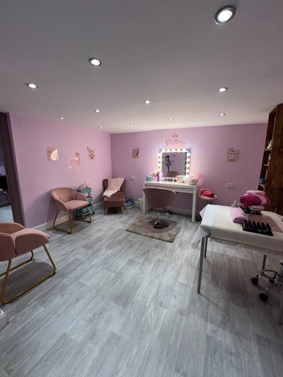 Hair, Beauty and Nail salon Photo 8