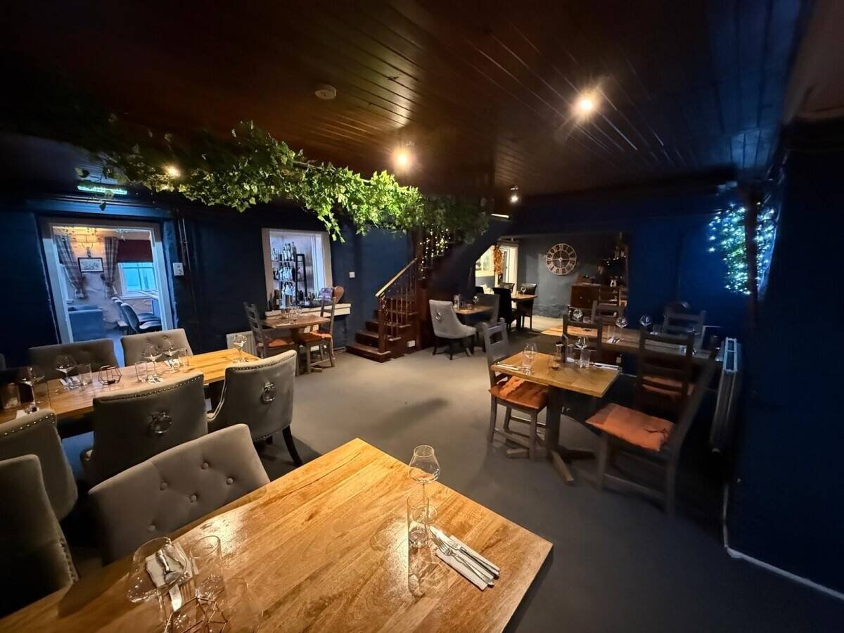 A Neatly Presented Restaurant Opportunity close to Edinburgh in affluent Borders town (ref 1720)