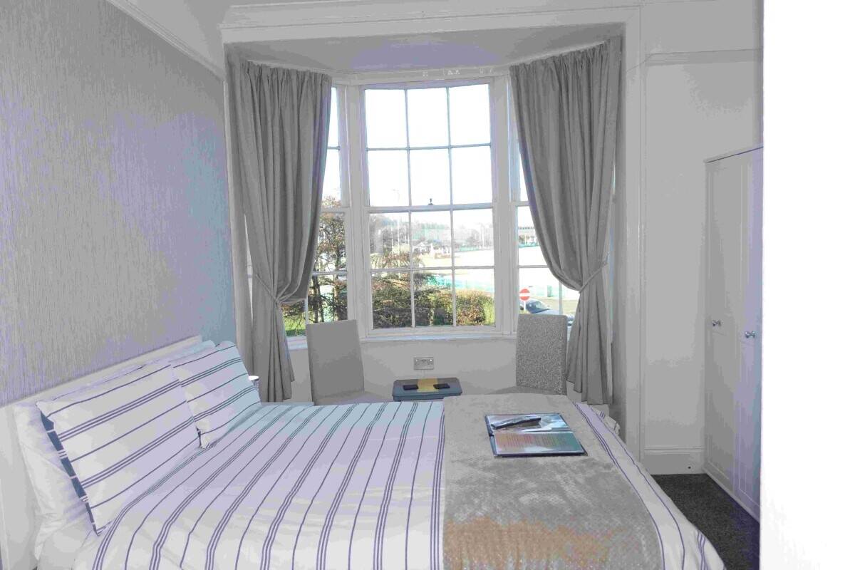 Sea or Harbour Views from all rooms in Weymouth For Sale Photo 7