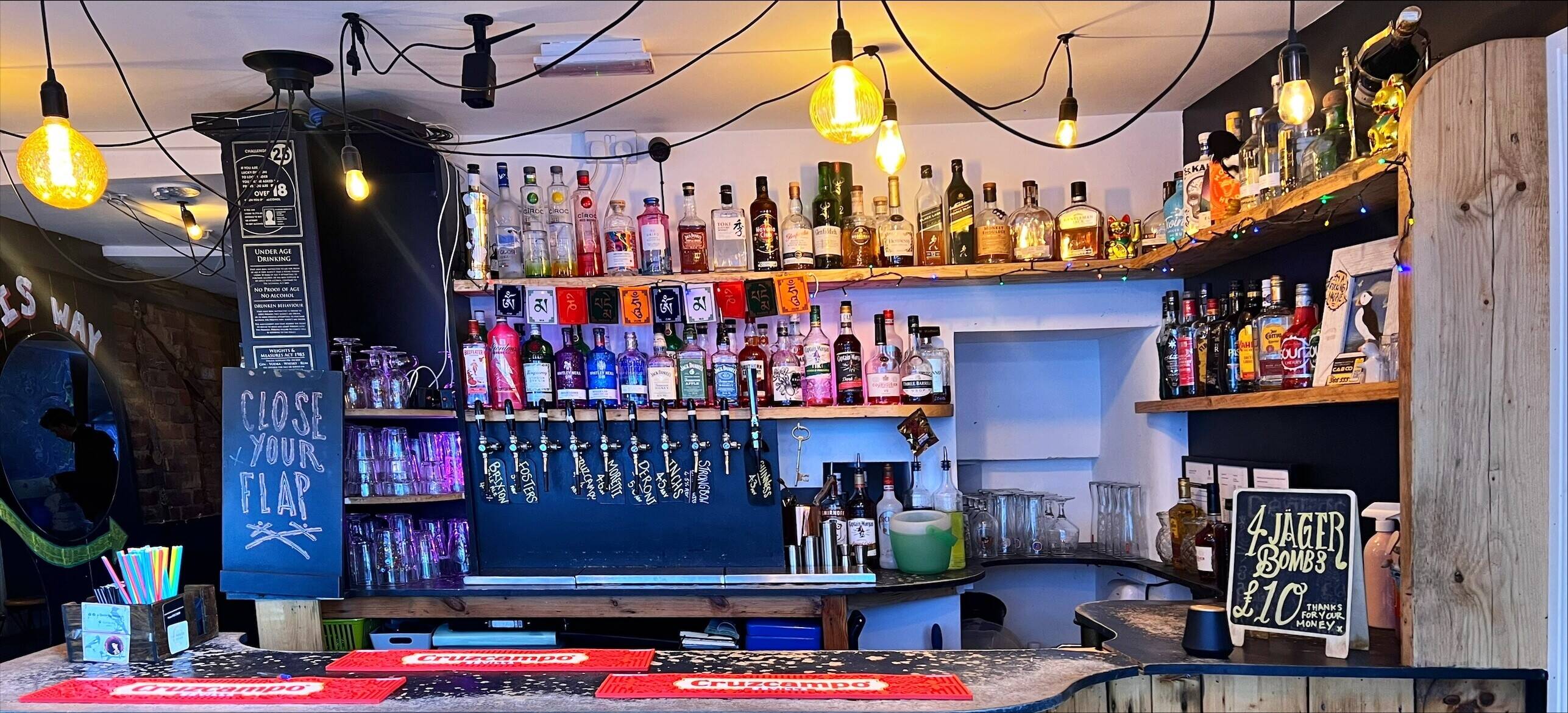 Quirky bar in Ashford town centre for leasehold sale Photo 7