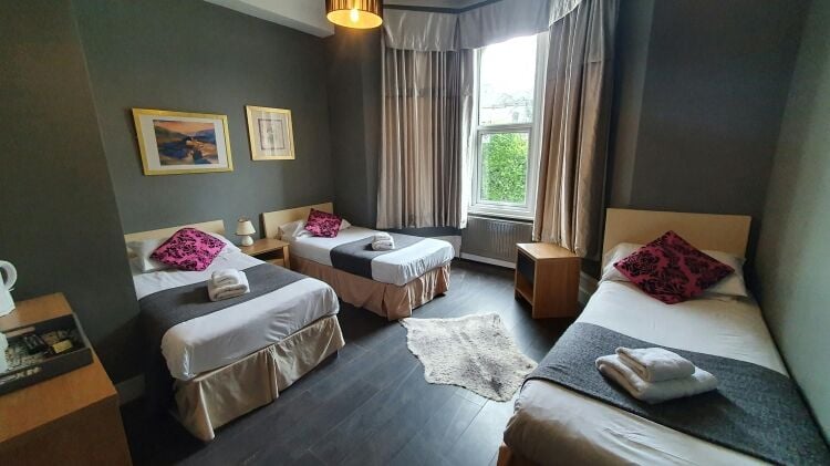 Prominent 28/29 Bedroom 2 Star Hotel with Consent to Extend