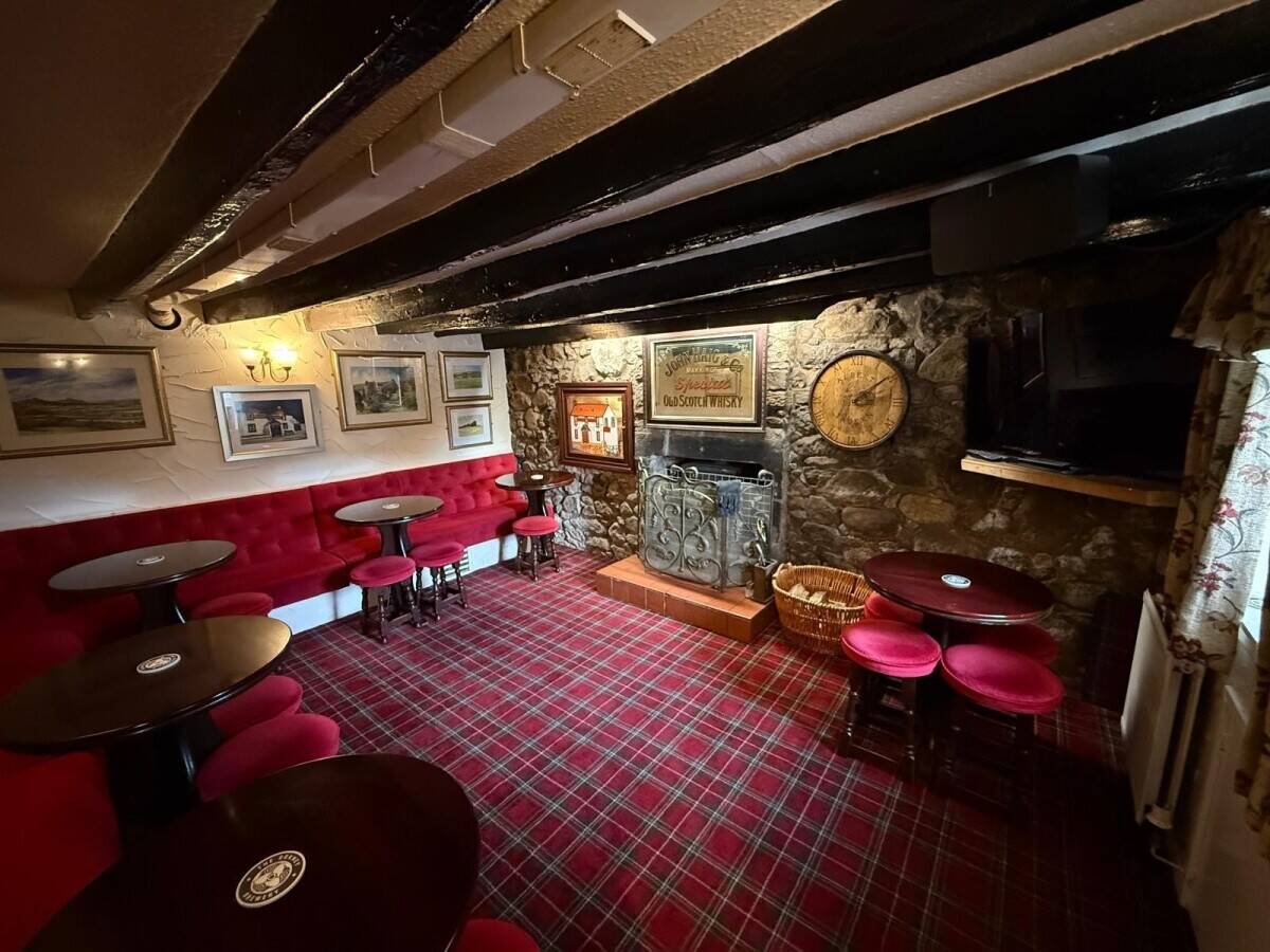An Original and Charming Freehold 18th Century Village Inn / Pub with commercial kitchen  (ref 1732) Photo 7
