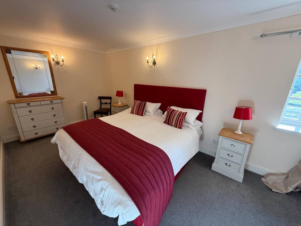 A superb hotel located in a sought-after village in the Scottish Borders (ref 1734)