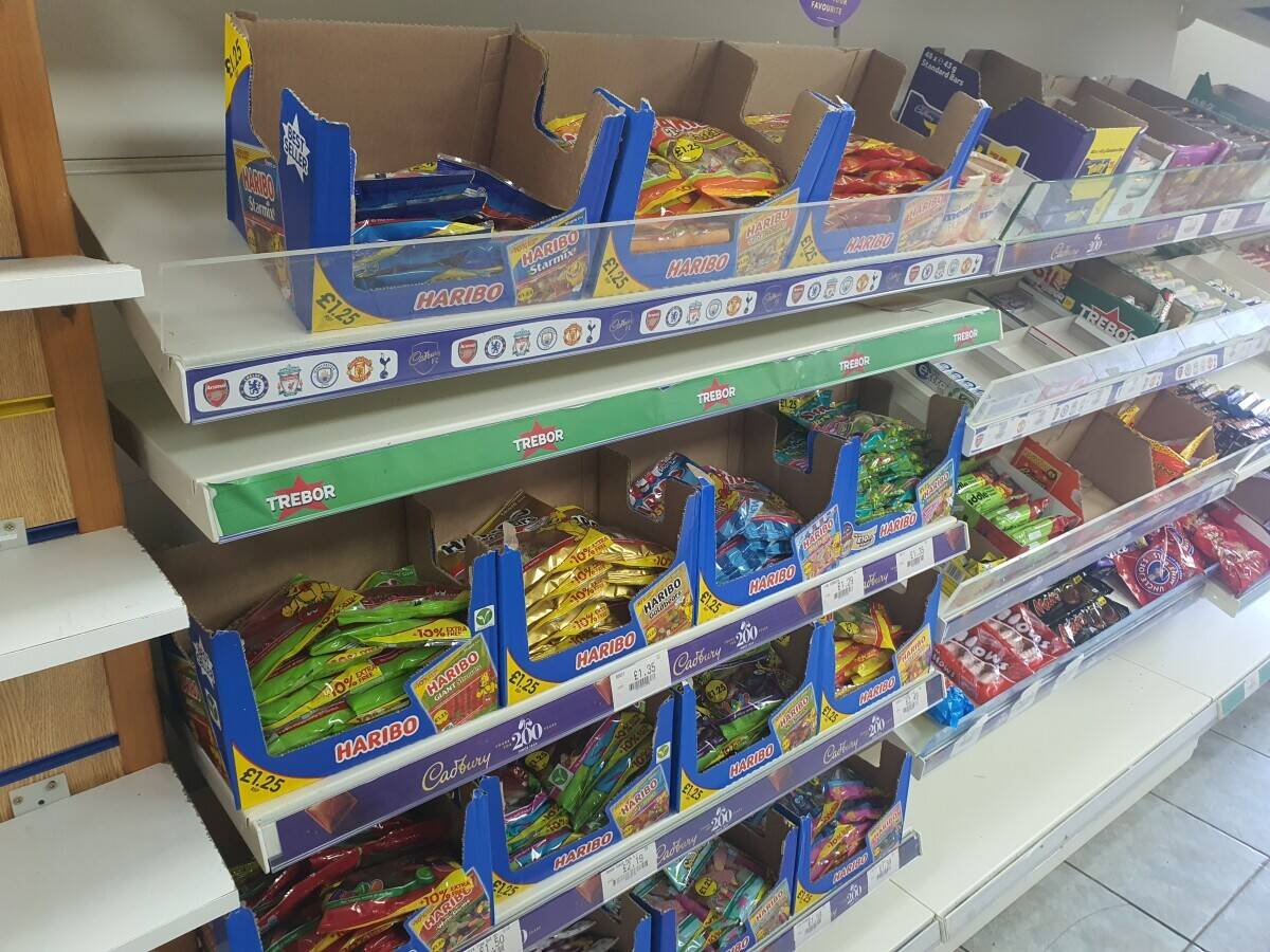 Convenience store is available sale in prime are in Edinburgh city