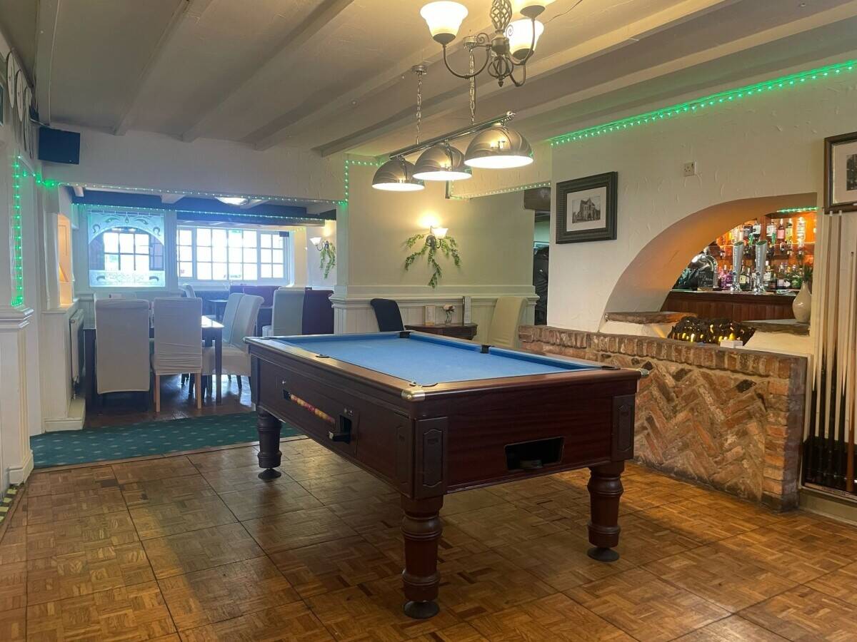 NOTTINGHAMSHIRE - 9 BEDROOM HOTEL, BAR AND RESTAURANT WITH CAR PARK Photo 7