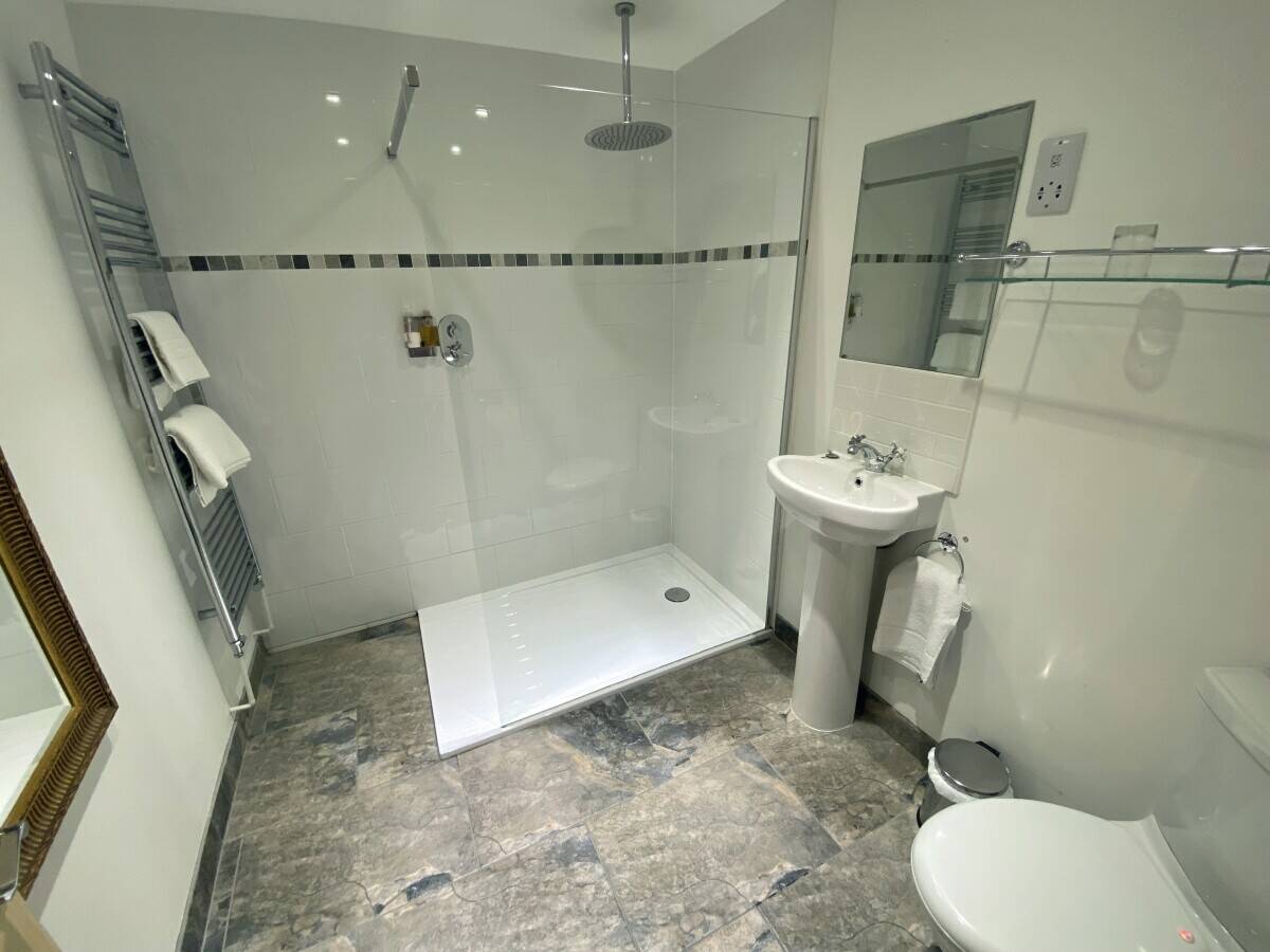 DORSET - VILLAGE FREEHOUSE HOTEL