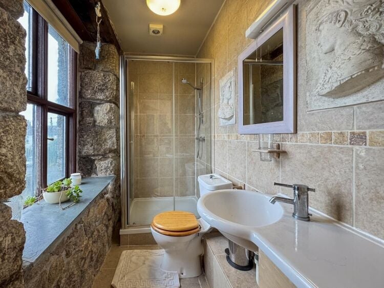Freehold 6 Bedroom Guest House Located In Sennen Cove Photo 7