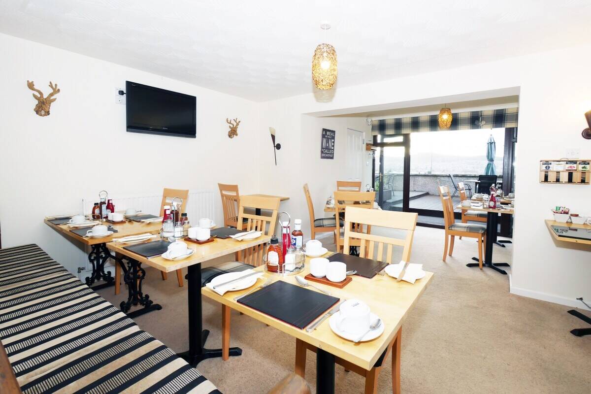 9 Bedroom City Centre Guesthouse With The Best View In Inverness