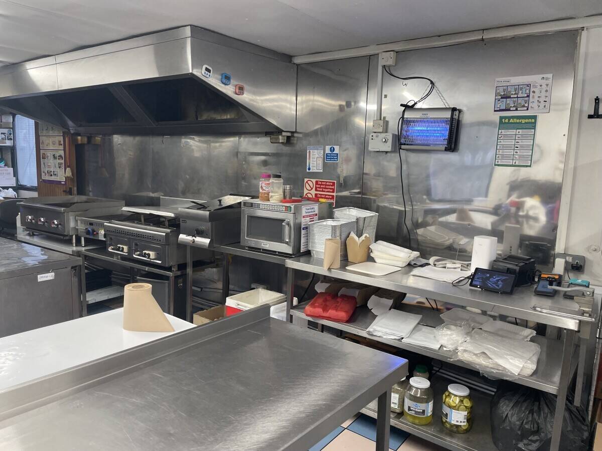 Freehold Fast food business perfectly located in Birmingham for big customer reach